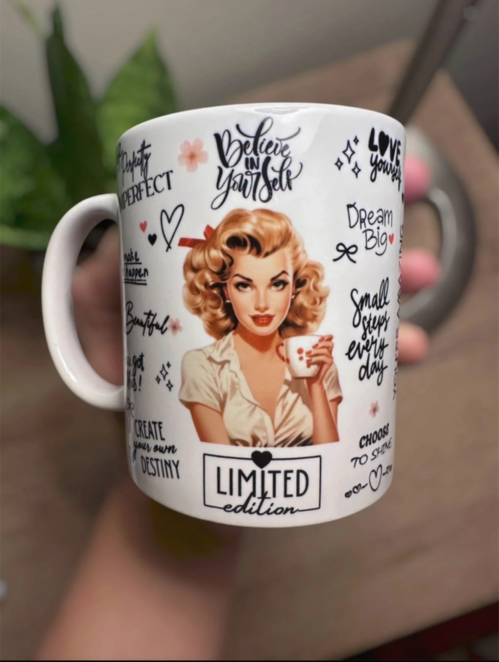 Caneca Limited Edition Pin-up